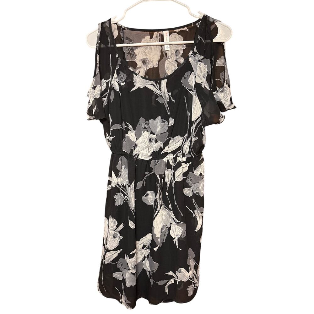 Xhilaration Women’s Black and White Short Sleeve Open Shoulder Mini Dress Size M